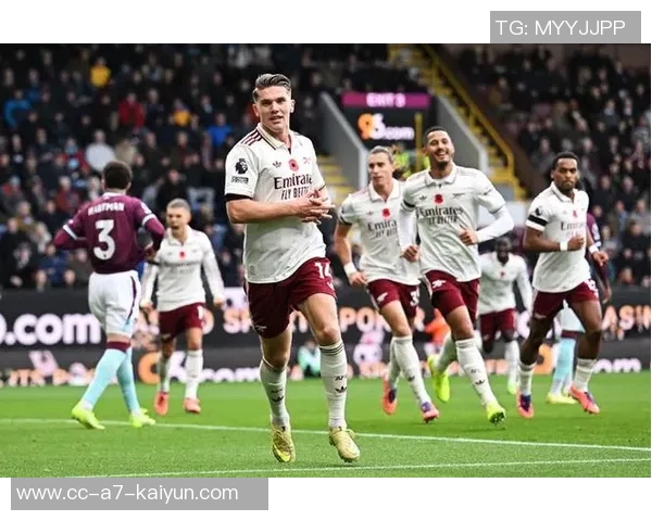 约克雷斯助攻伊萨克错失良机队友解围让人心痛